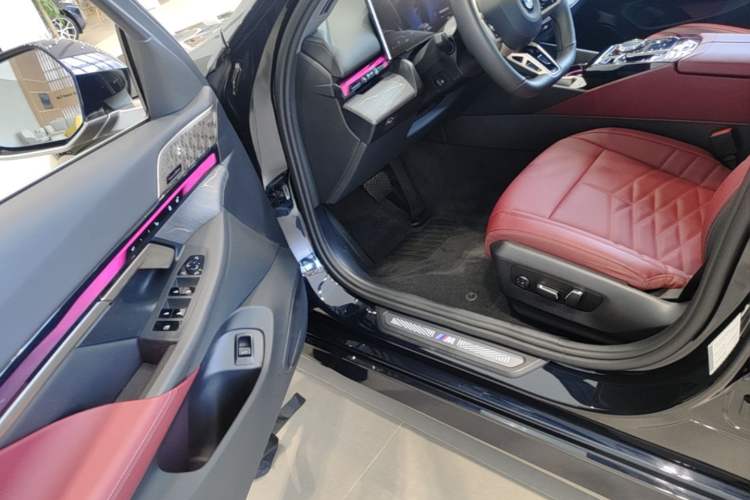 Used BMW 5 Series 2025 530Li Luxury Edition M Sport Package Driver Seat