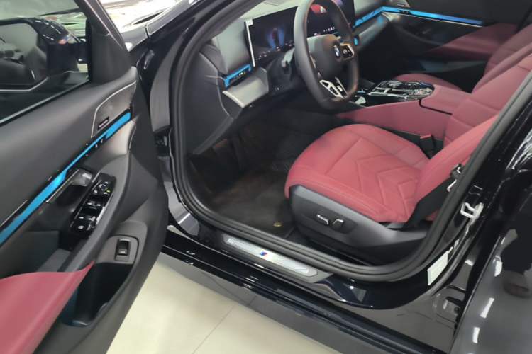 Used BMW 5 Series 2025 530Li Leading Model M Sport Package Driver Seat