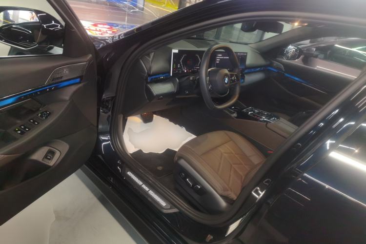 Used BMW 5 Series 2025 530Li Leading Edition Luxury Package Driver Seat