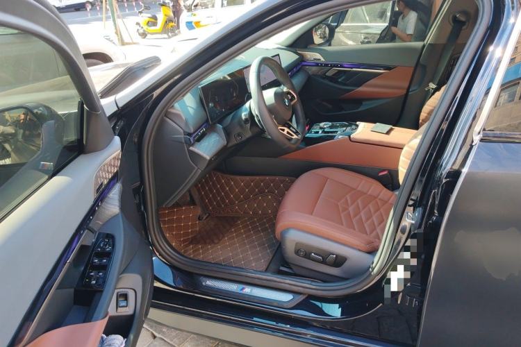 Used BMW 5 Series 2025 530Li Luxury Edition M Sport Package Driver Seat