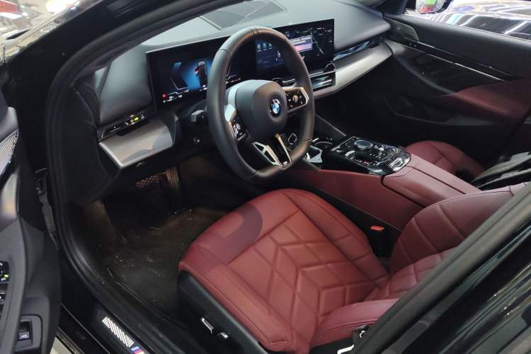 Used BMW 5 Series 2025 530Li Leading Model M Sport Package Driver Seat