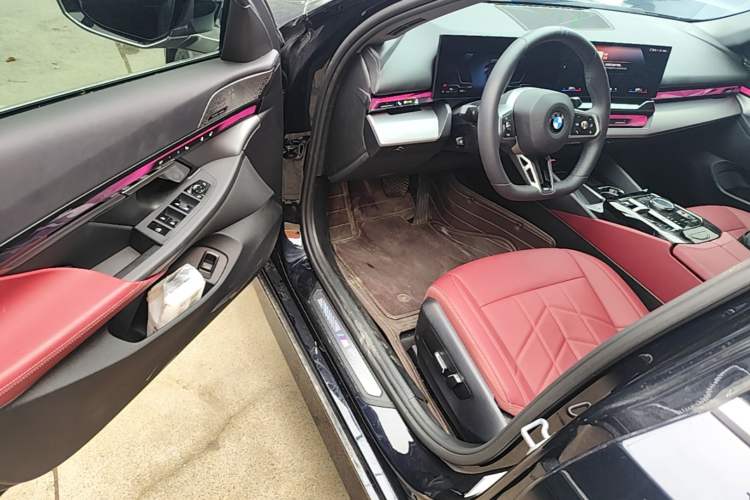 Used BMW 5 Series 2025 530Li Leading Model M Sport Package Driver Seat
