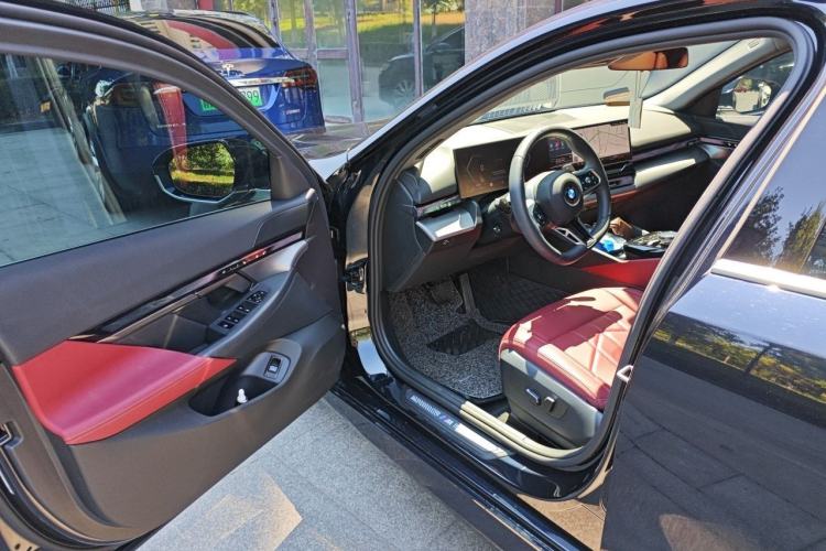 Used BMW 5 Series 2025 525Li M Sport Package Driver Seat