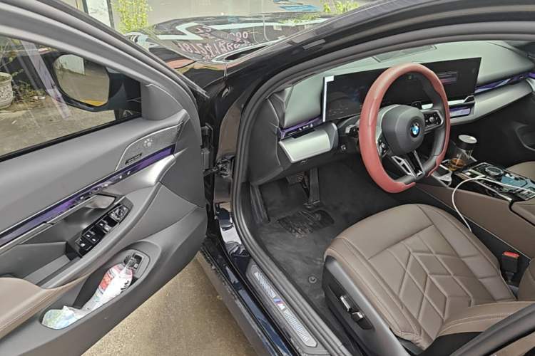 Used BMW 5 Series 2025 530Li Leading Model M Sport Package Driver Seat