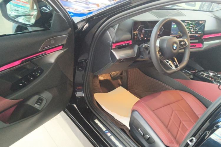Used BMW 5 Series 2025 530Li Leading Model M Sport Package Driver Seat