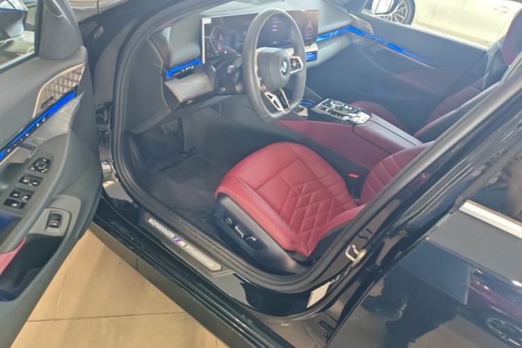 Used BMW 5 Series 2025 530Li Luxury Edition M Sport Package Driver Seat