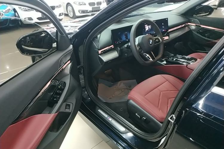 Used BMW 5 Series 2025 530Li Leading Model M Sport Package Driver Seat