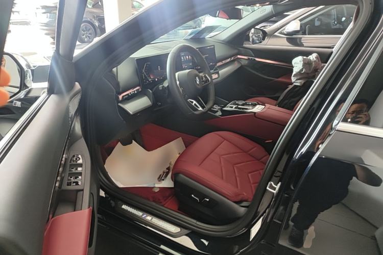 Used BMW 5 Series 2025 530Li Leading Model M Sport Package Driver Seat