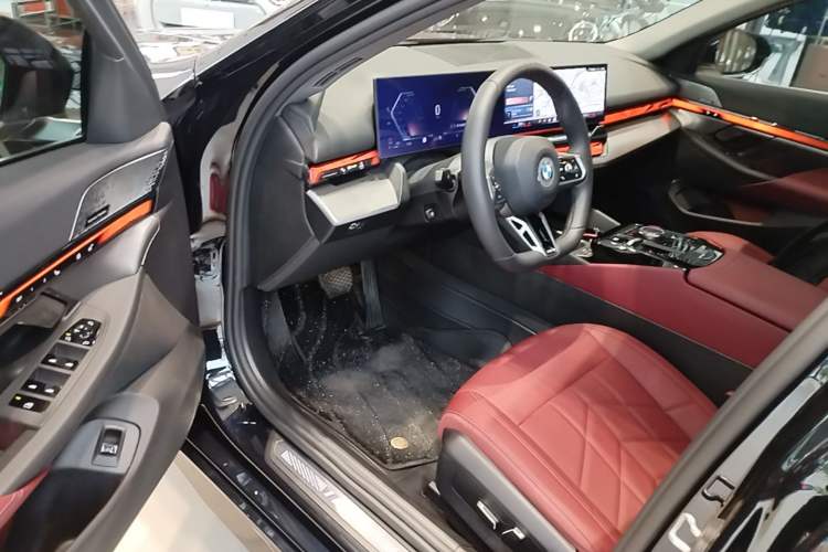 Used BMW 5 Series 2025 530Li Leading Model M Sport Package Driver Seat