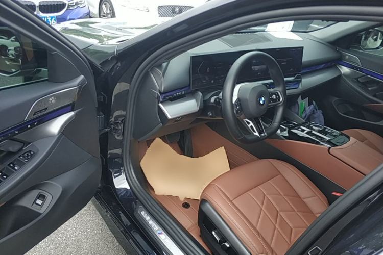 Used BMW 5 Series 2025 530Li Leading Model M Sport Package Driver Seat