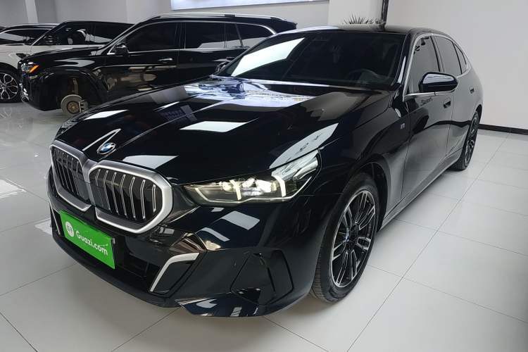 Used BMW 5 Series 2025 530Li Leading Model M Sport Package Guazi used car, China used car export, Used car for sale, Used cars, Cheapest cars for sale