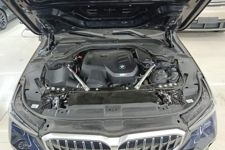 Used BMW 5 Series 2025 525Li M Sport Package Engine Bay