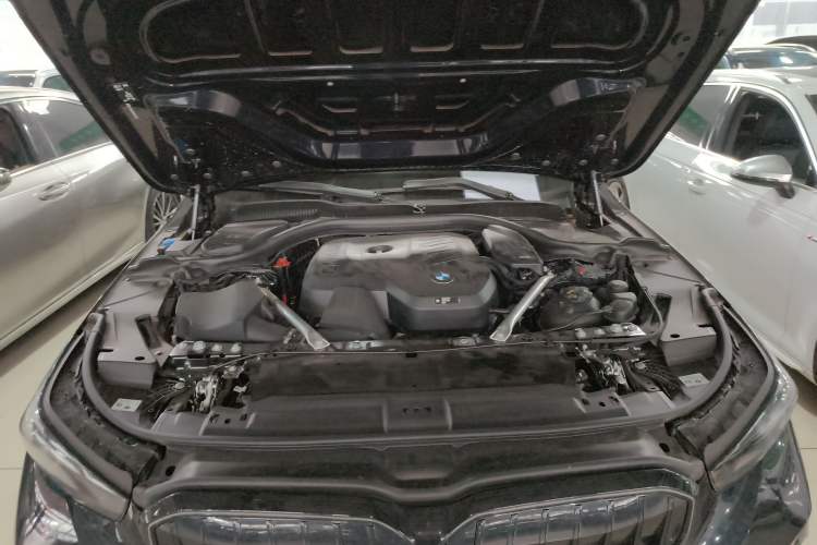 Used BMW 5 Series 2025 525Li M Sport Package Engine Bay