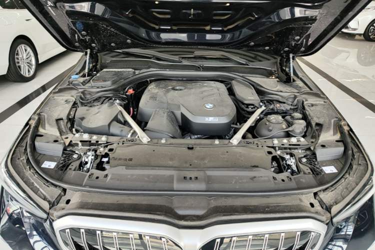 Used BMW 5 Series 2025 525Li M Sport Package Engine Bay