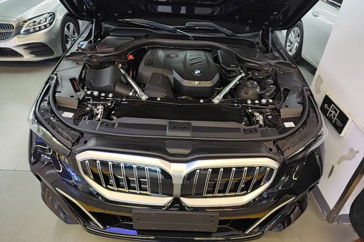 Used BMW 5 Series 2025 530Li Leading Model M Sport Package Engine Bay