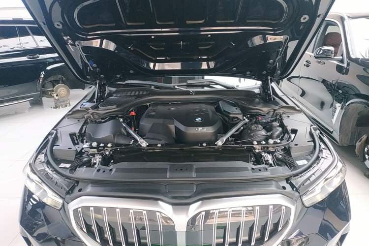 Used BMW 5 Series 2025 530Li Leading Model M Sport Package Engine Bay