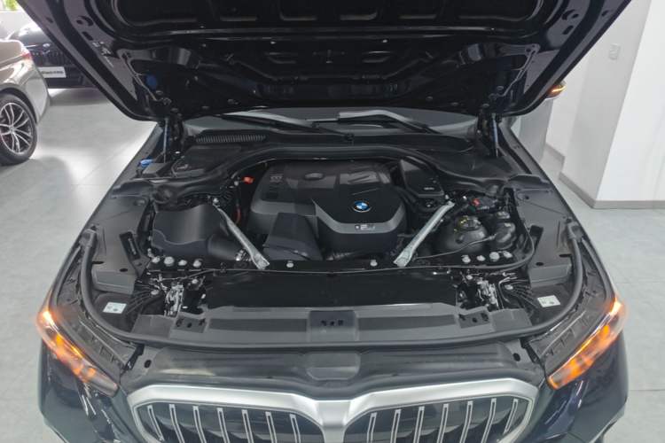 Used BMW 5 Series 2025 525Li M Sport Package Engine Bay
