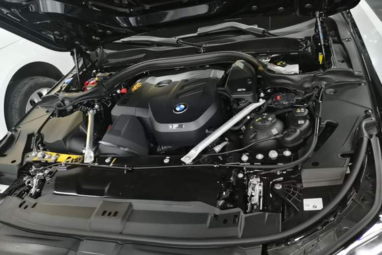 Used BMW 5 Series 2025 530Li Luxury Edition M Sport Package Engine Bay