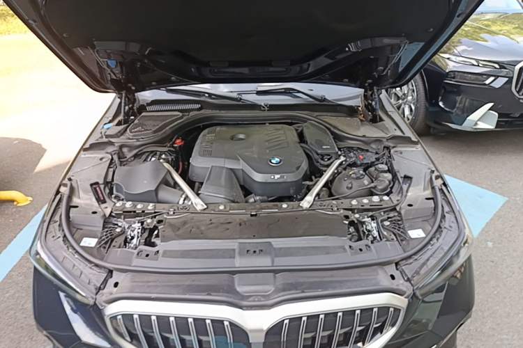 Used BMW 5 Series 2025 525Li M Sport Package Engine Bay