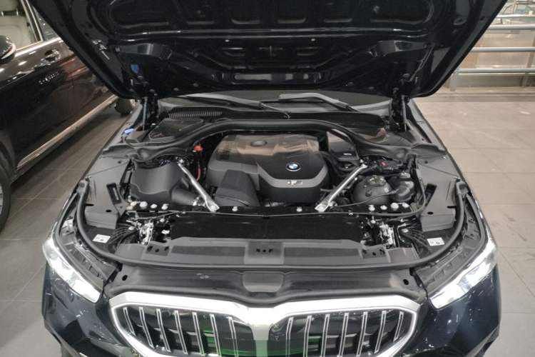 Used BMW 5 Series 2025 530Li Luxury Edition M Sport Package Engine Bay