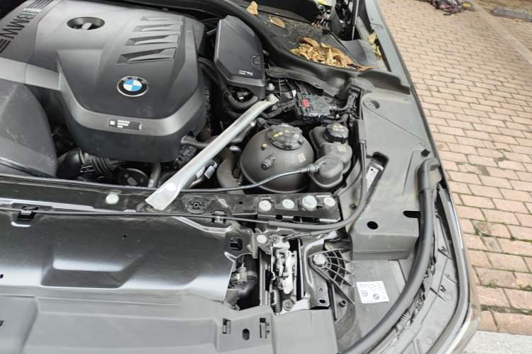 Used BMW 5 Series 2025 525Li M Sport Package Engine Bay Left