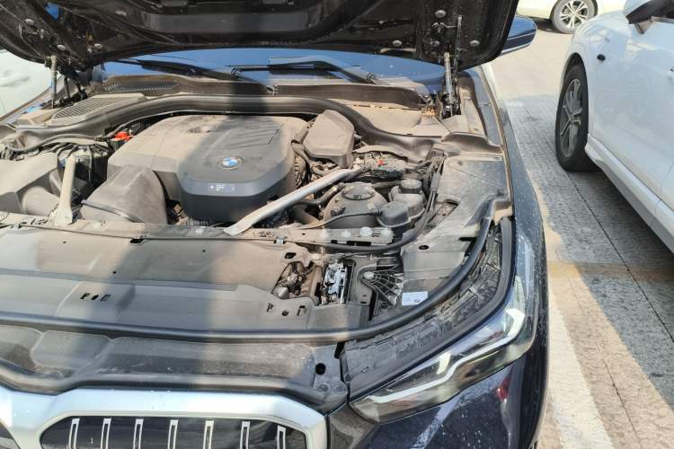Used BMW 5 Series 2025 525Li M Sport Package Engine Bay Left