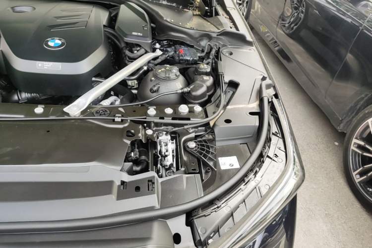 Used BMW 5 Series 2025 530Li Luxury Edition M Sport Package Engine Bay Left