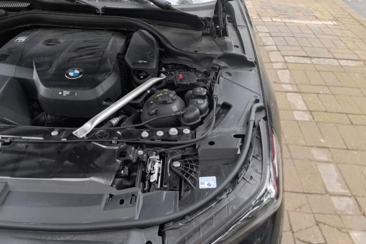 Used BMW 5 Series 2025 525Li M Sport Package Engine Bay Left