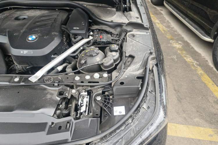 Used BMW 5 Series 2025 530Li Leading Model M Sport Package Engine Bay Left