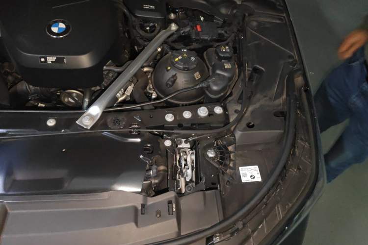 Used BMW 5 Series 2025 530Li Luxury Edition M Sport Package Engine Bay Left