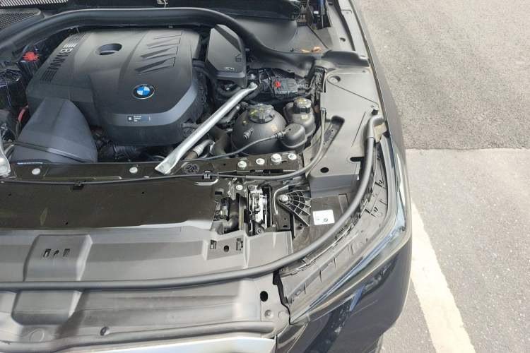 Used BMW 5 Series 2025 530Li Luxury Edition M Sport Package Engine Bay Left