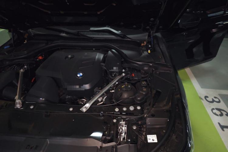 Used BMW 5 Series 2025 530Li Leading Model M Sport Package Engine Bay Left