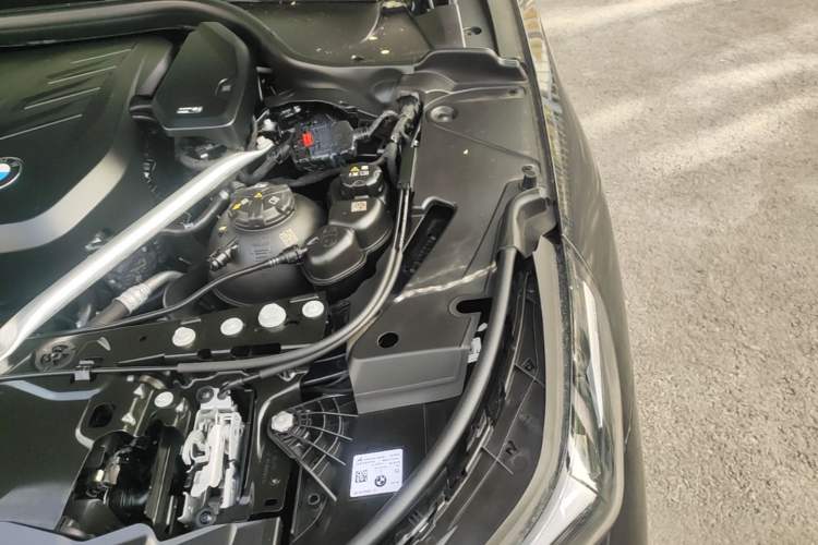Used BMW 5 Series 2025 530Li Leading Model M Sport Package Engine Bay Left