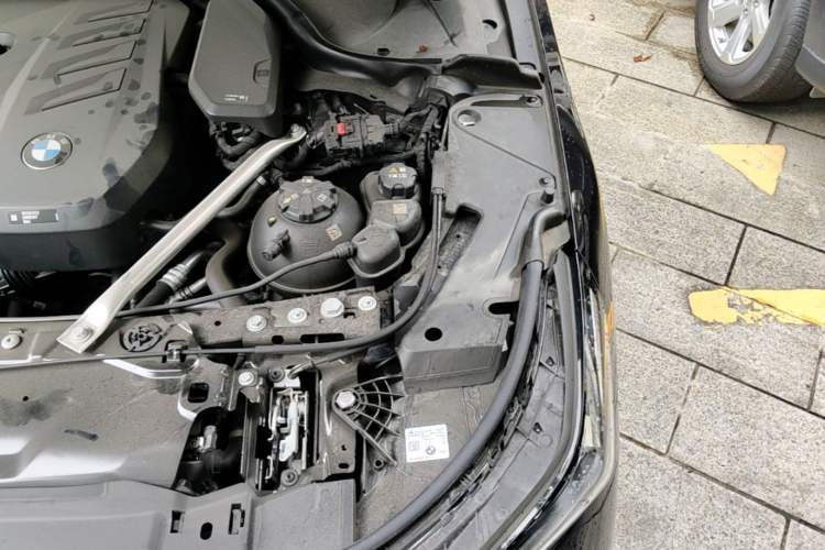 Used BMW 5 Series 2025 530Li Luxury Edition M Sport Package Engine Bay Left