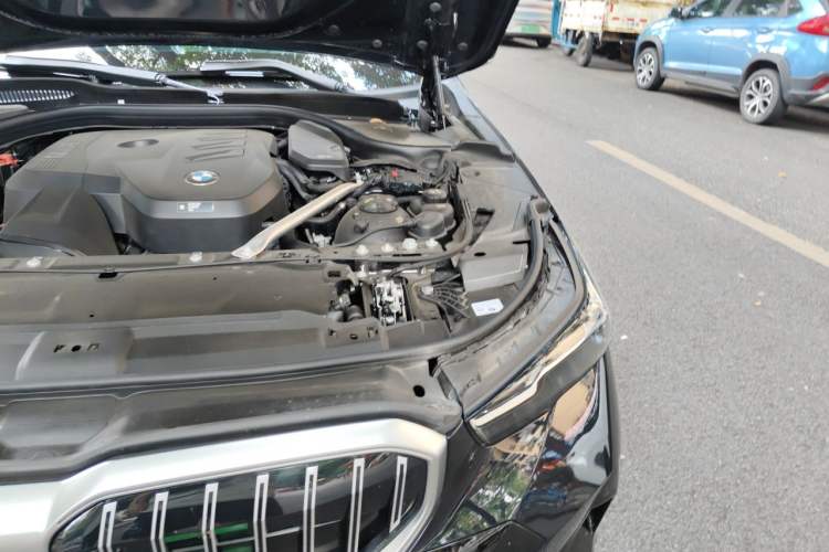 Used BMW 5 Series 2025 530Li Leading Model M Sport Package Engine Bay Left