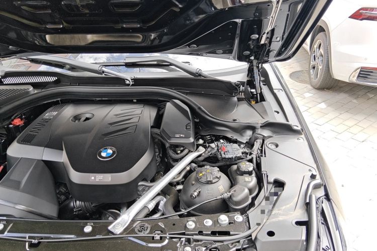 Used BMW 5 Series 2025 525Li M Sport Package Engine Bay Left