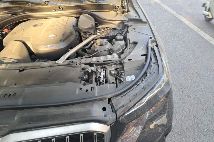 Used BMW 5 Series 2025 530Li Leading Model M Sport Package Engine Bay Left