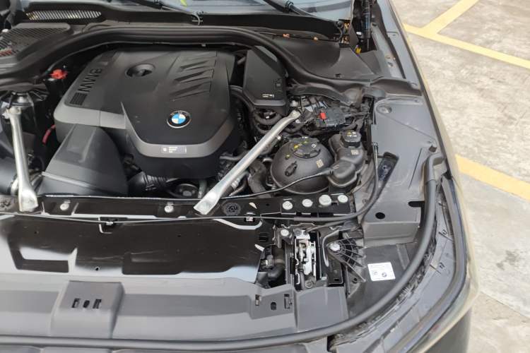 Used BMW 5 Series 2025 530Li Leading Model M Sport Package Engine Bay Left