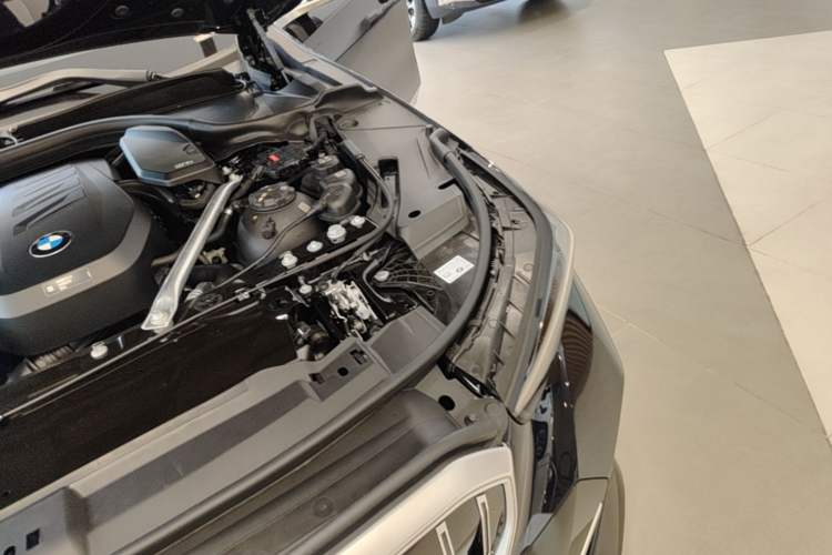 Used BMW 5 Series 2025 530Li Luxury Edition M Sport Package Engine Bay Left