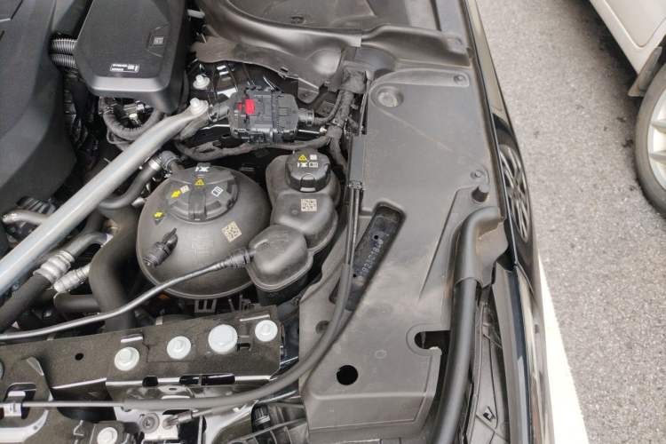 Used BMW 5 Series 2025 530Li Luxury Edition M Sport Package Engine Bay Left