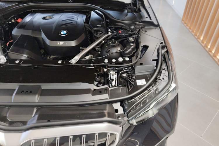 Used BMW 5 Series 2025 530Li Luxury Edition M Sport Package Engine Bay Left