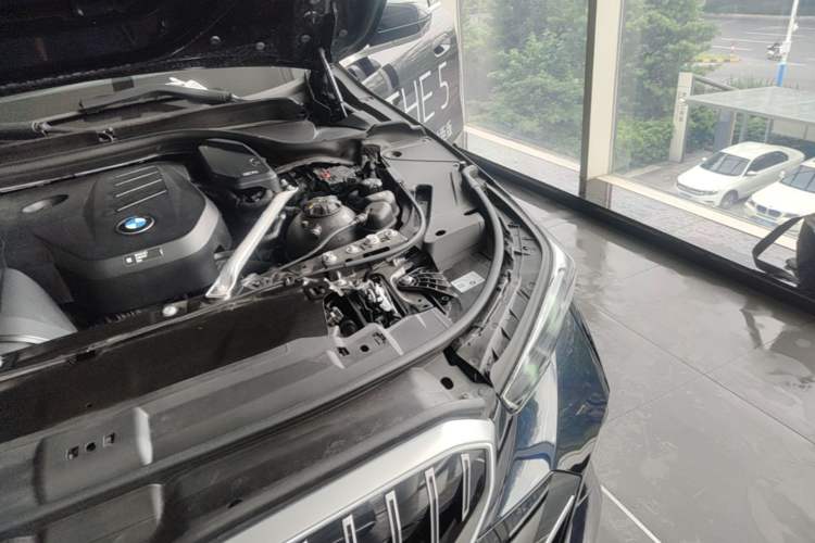 Used BMW 5 Series 2025 530Li Luxury Edition M Sport Package Engine Bay Left
