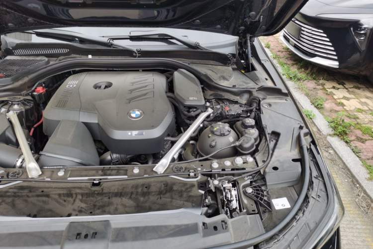 Used BMW 5 Series 2025 530Li Luxury Edition M Sport Package Engine Bay Left