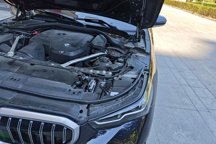 Used BMW 5 Series 2025 525Li M Sport Package Engine Bay Left