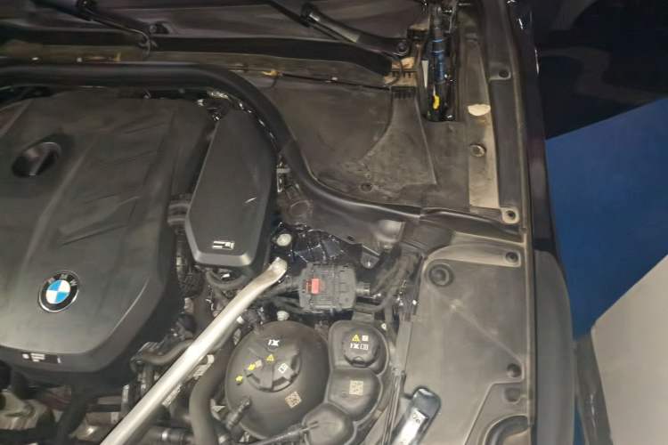 Used BMW 5 Series 2025 525Li M Sport Package Engine Bay Left
