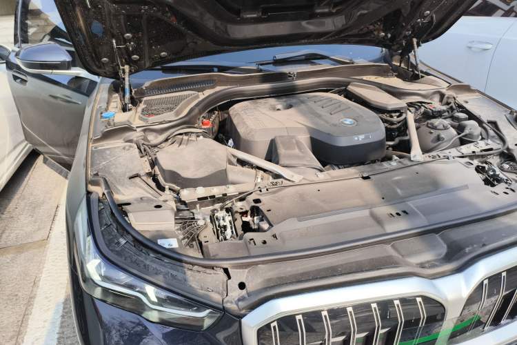Used BMW 5 Series 2025 525Li M Sport Package Engine Bay Right