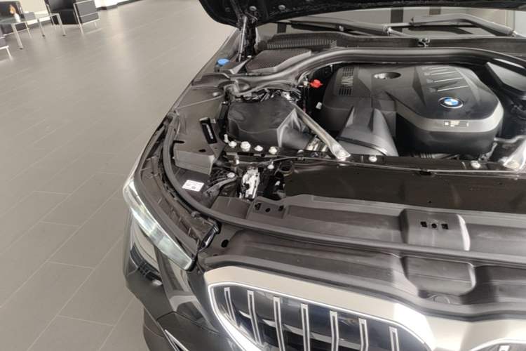 Used BMW 5 Series 2025 530Li Luxury Edition M Sport Package Engine Bay Right