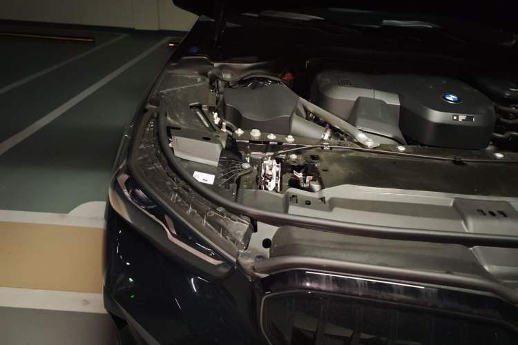 Used BMW 5 Series 2025 530Li Luxury Edition Premium Package Engine Bay Right