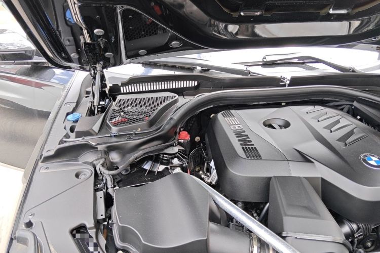 Used BMW 5 Series 2025 525Li M Sport Package Engine Bay Right