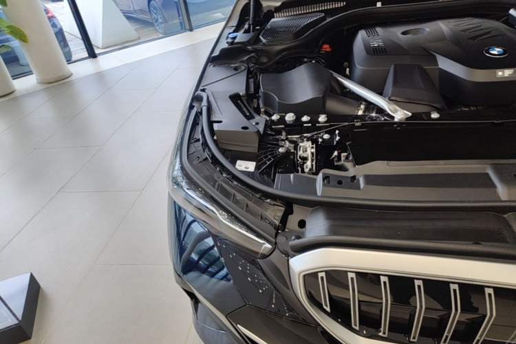 Used BMW 5 Series 2025 530Li Luxury Edition M Sport Package Engine Bay Right